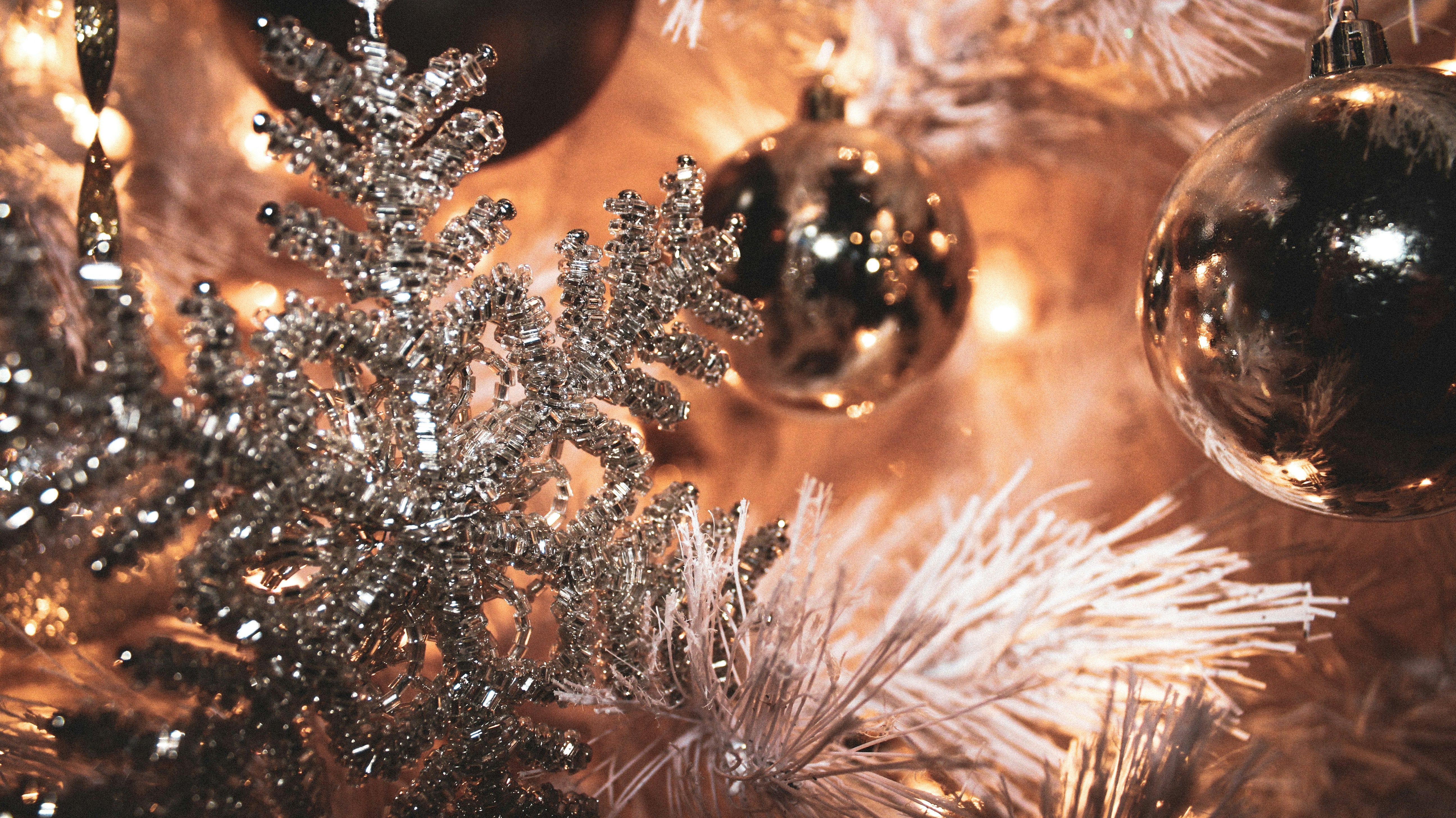 5 Ways to Style Christmas Greenery for a Lively, Seasonal Touch in Your Home