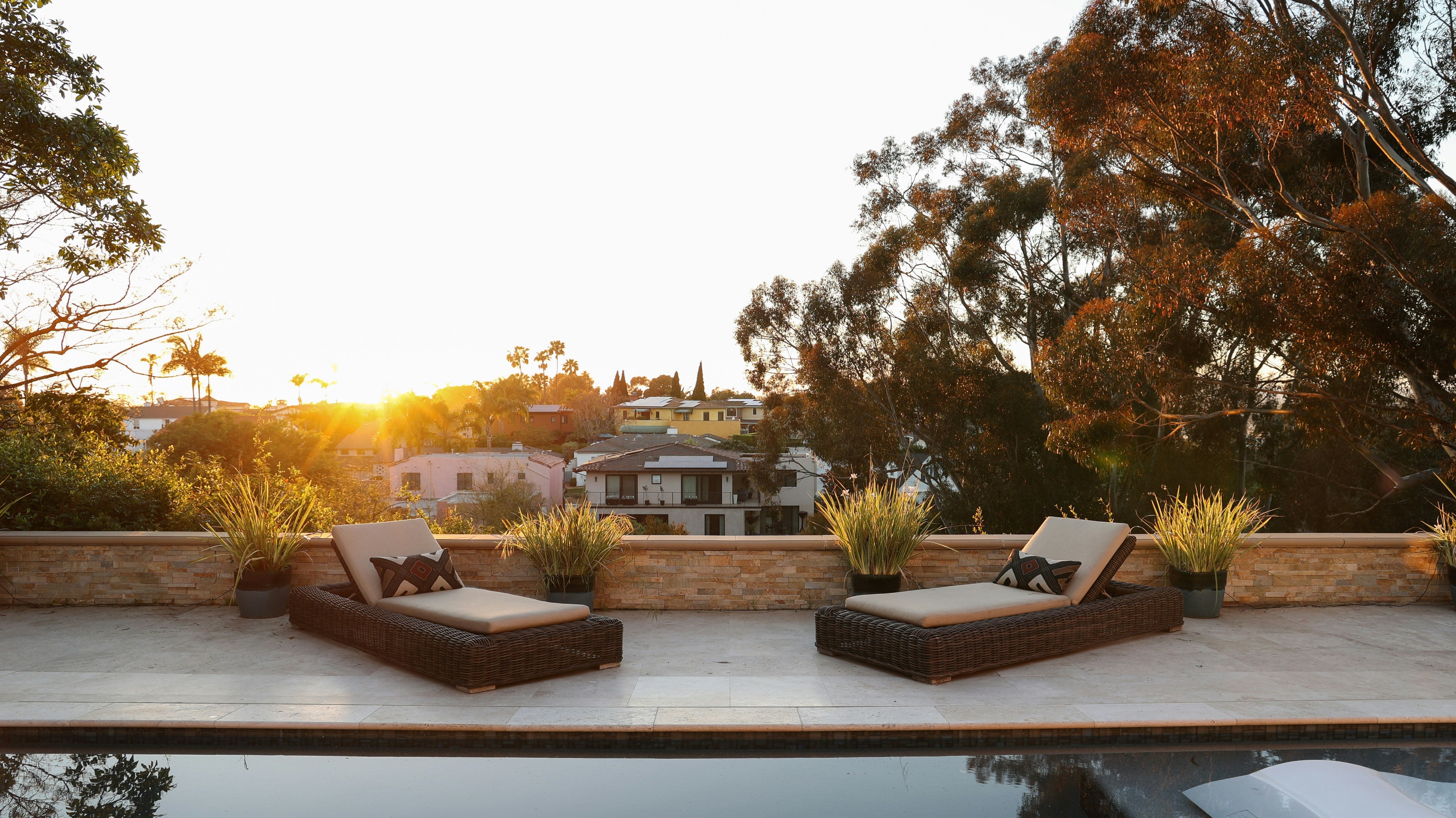 5 Ways to Create a Cozy Backyard with Décor and Lighting