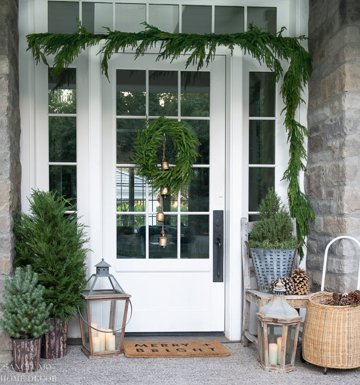 6 Easy Ways to Decorate Your Porch for a Cozy Winter Welcome
