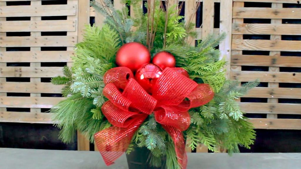 HOW TO MAKE YOUR OWN FESTIVE WINTER URN?