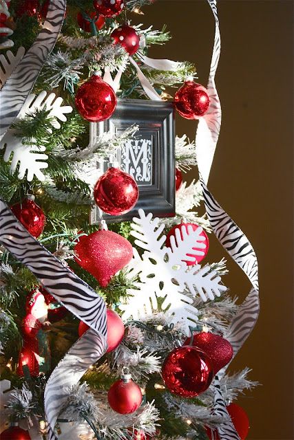HOW TO DECORATE YOUR TREE LIKE A PRO ?